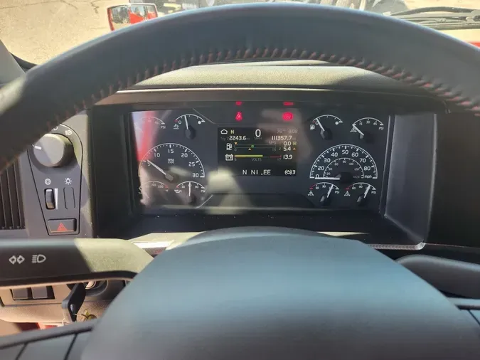 2025 VOLVO VNL64T860
