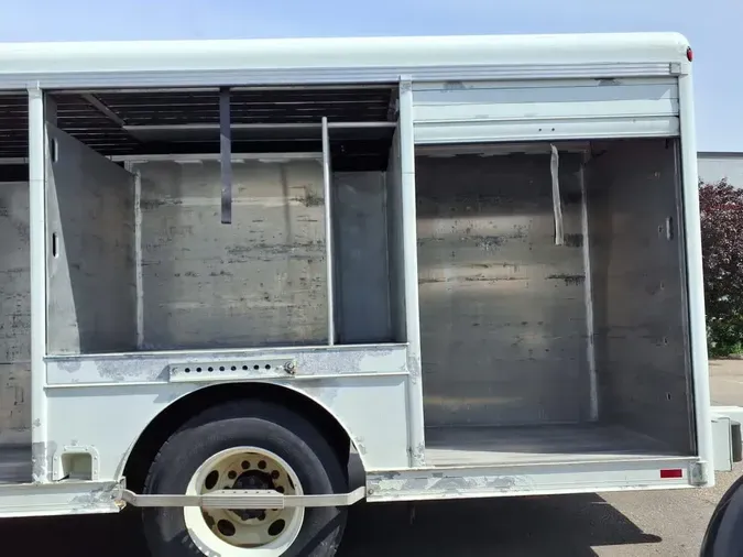 2017 FREIGHTLINER M2 106