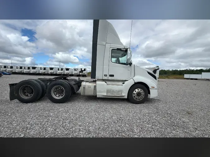 2020 Volvo VNL300