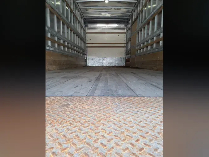 2018 FREIGHTLINER M2 106