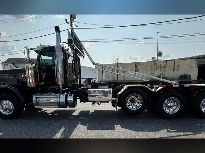 2024 Peterbilt 389