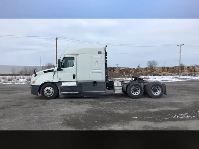 2021 Freightliner Cascadia 126