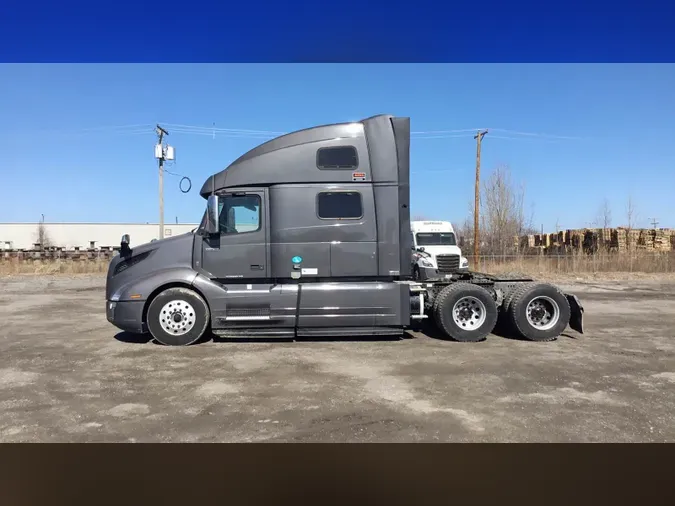 2022 Volvo VNL860