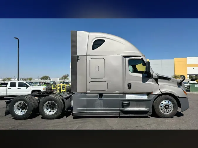 2023 Freightliner Cascadia