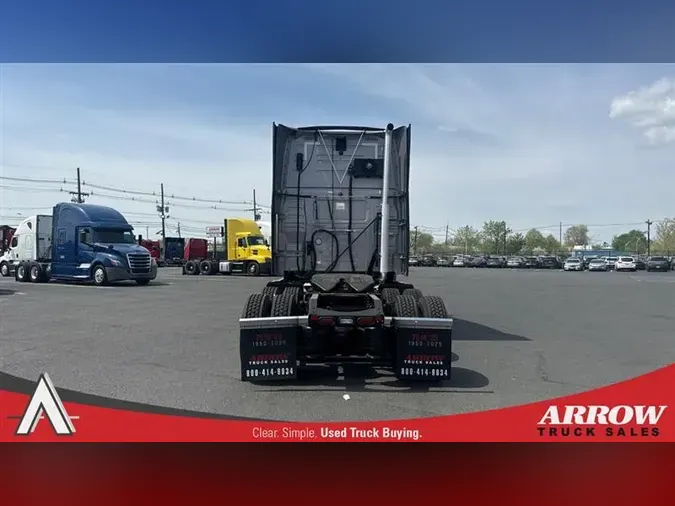 2022 VOLVO VNL860