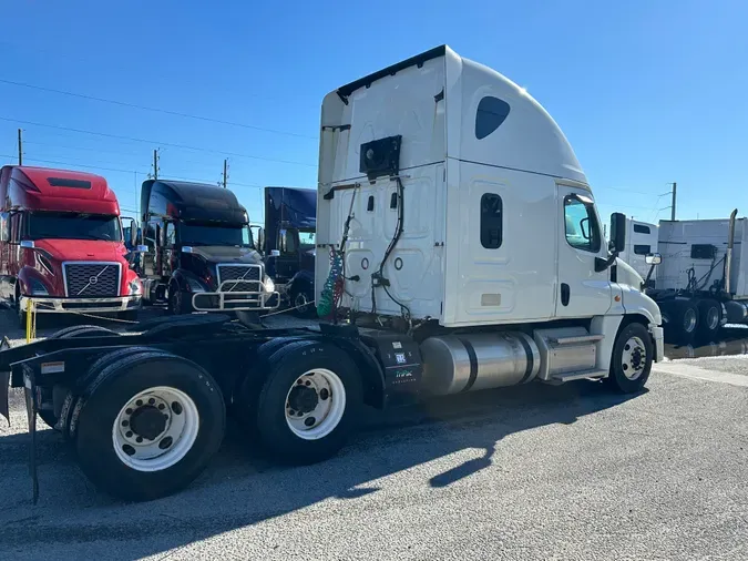 2020 Freightliner Cascadia 126