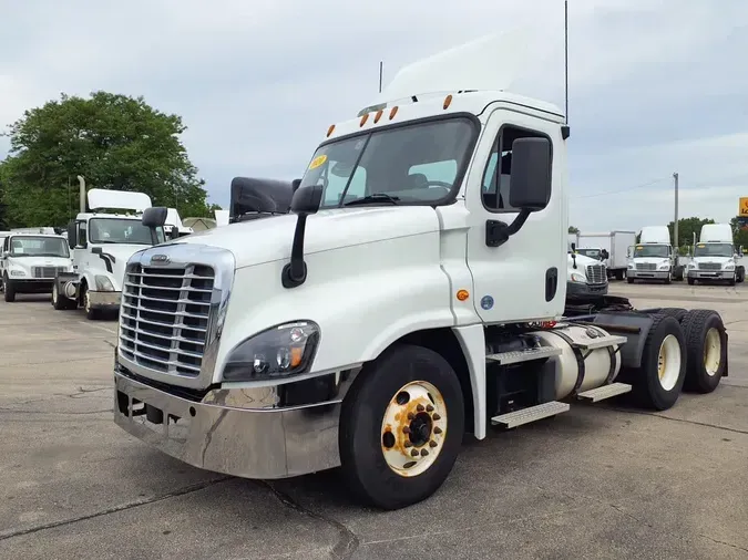 2020 FREIGHTLINER/MERCEDES CASCADIA 125cd7944aca1e89fb97e22b05ef8b8d94e