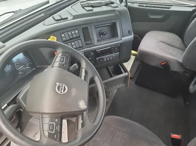 2019 VOLVO VNL64T-300