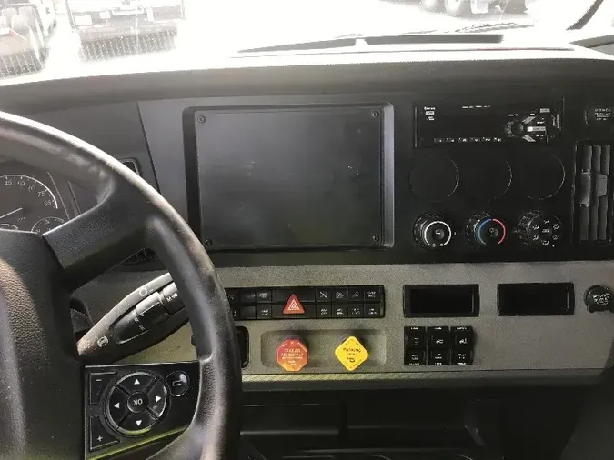 2019 Freightliner T12664ST