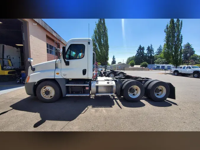 2014 FREIGHTLINER/MERCEDES CASCADIA 125