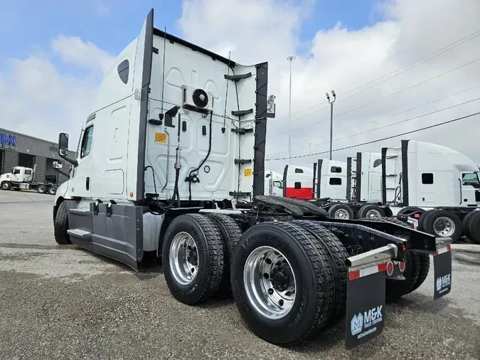 2021 FREIGHTLINER CASCADIA CA126