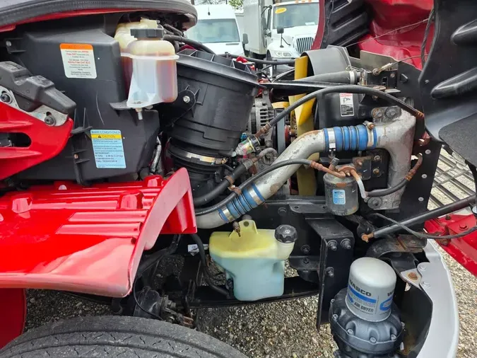 2018 FREIGHTLINER M2 106