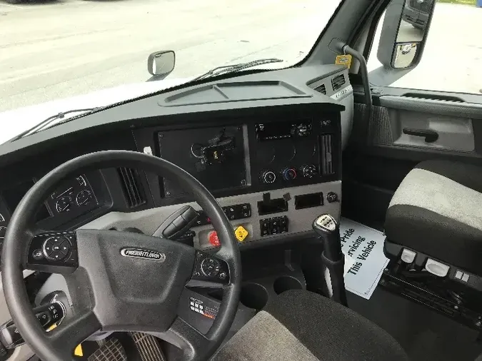 2019 Freightliner T12664ST