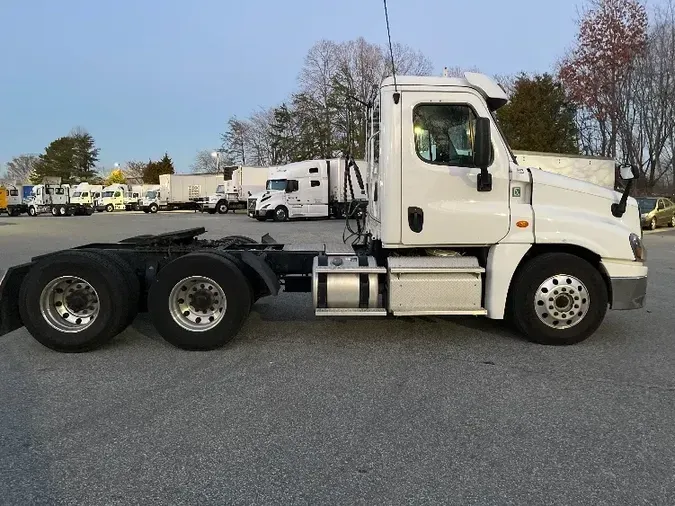 2017 Freightliner X12564ST