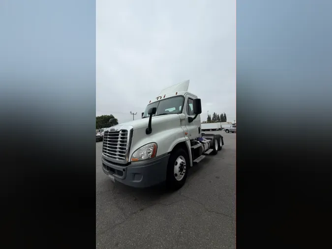 2020 FREIGHTLINER/MERCEDES CASCADIA 125cd87f3015ec6dd8e8af31281775fea39