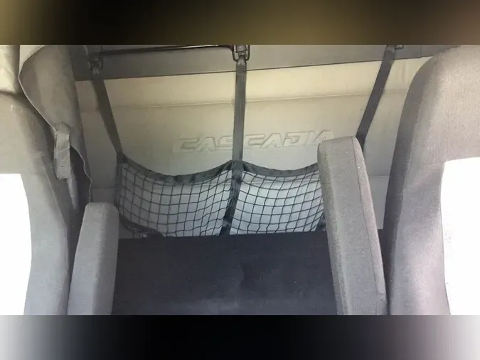 2020 Freightliner Cascadia 126