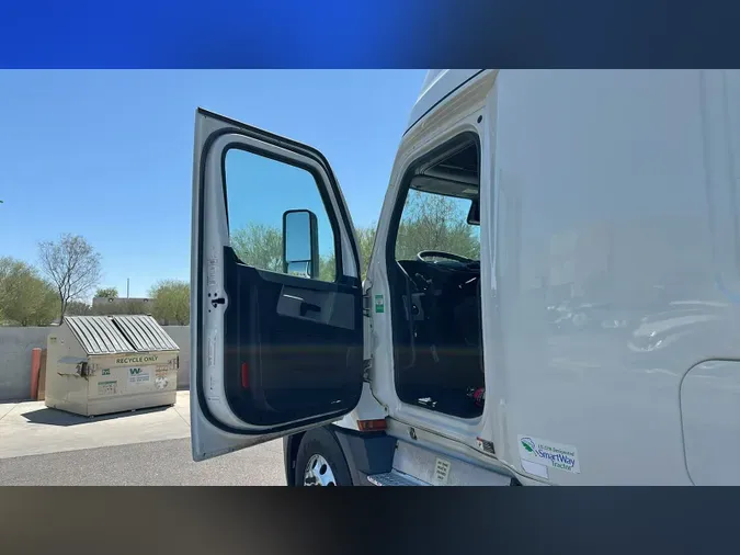 2021 Freightliner Cascadia 126