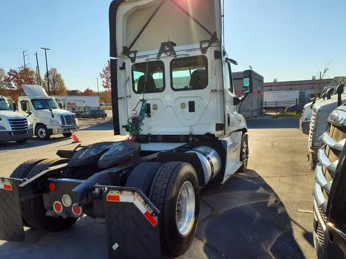 2016 FREIGHTLINER/MERCEDES CASCADIA 125