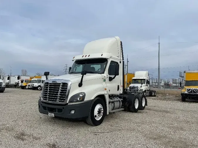 2018 Freightliner X12564ST