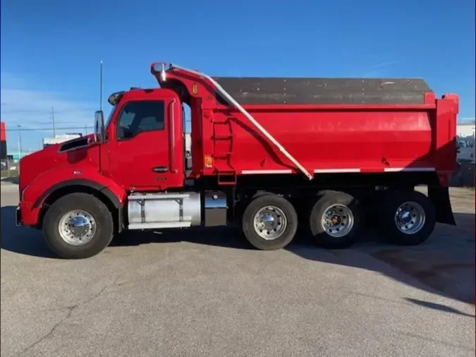 2023 Kenworth T880