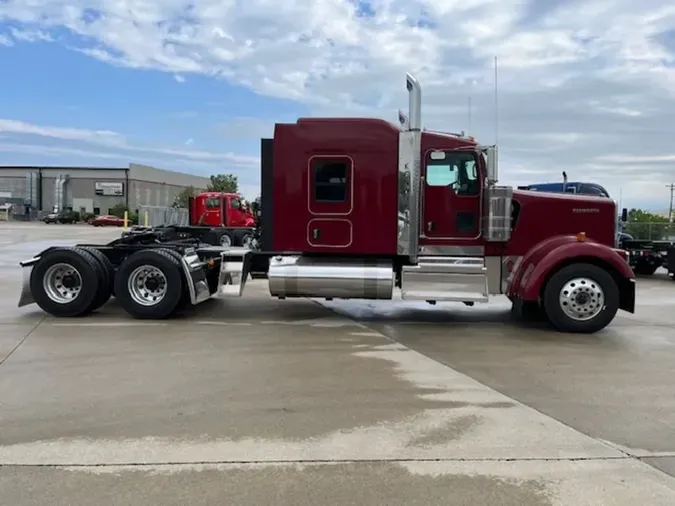 2025 Kenworth W900L