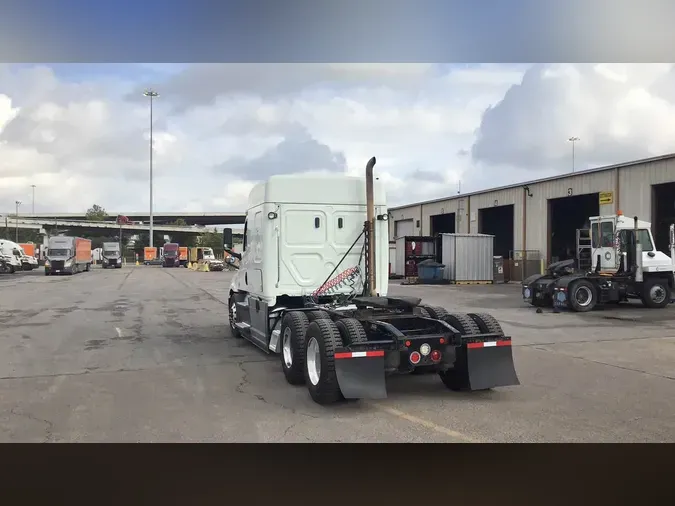 2020 Freightliner Cascadia 126