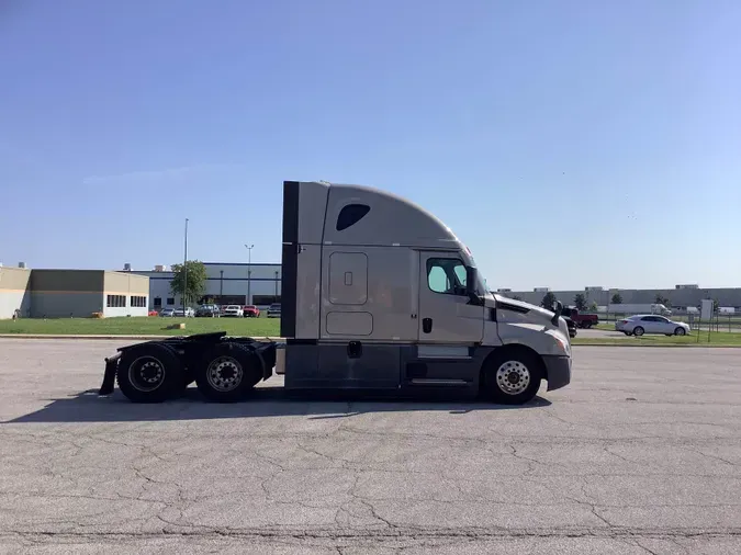 2023 Freightliner Cascadia 126cd95dfbb013c8a03e5433348136cf0b8
