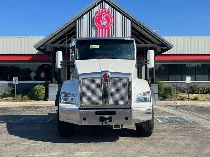 2025 Kenworth T880