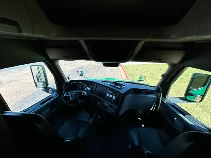 2021 FREIGHTLINER CA126