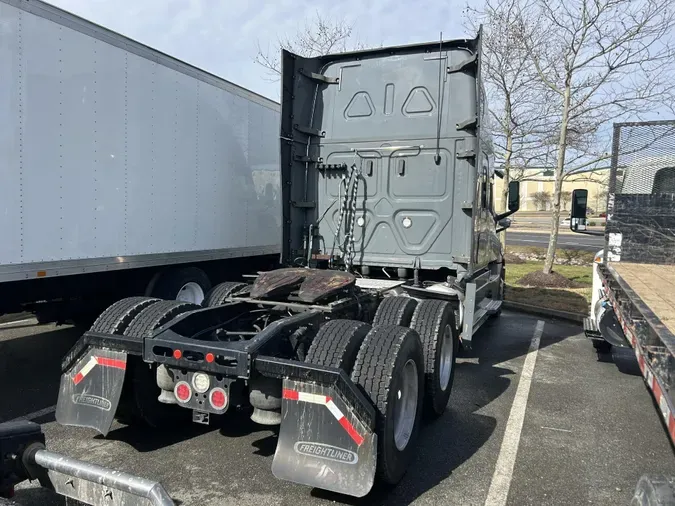 2020 Freightliner Cascadia