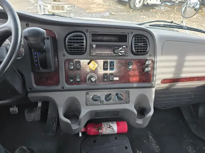 2018 FREIGHTLINER/MERCEDES M2 106