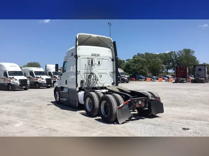2020 Freightliner Cascadia 126