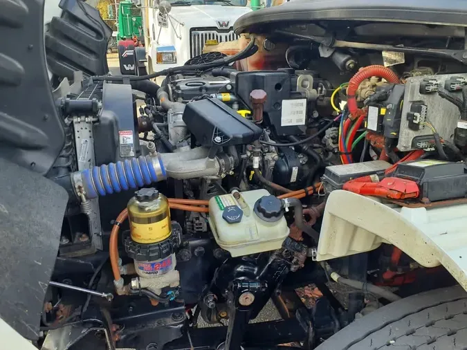 2020 FREIGHTLINER/MERCEDES M2 106