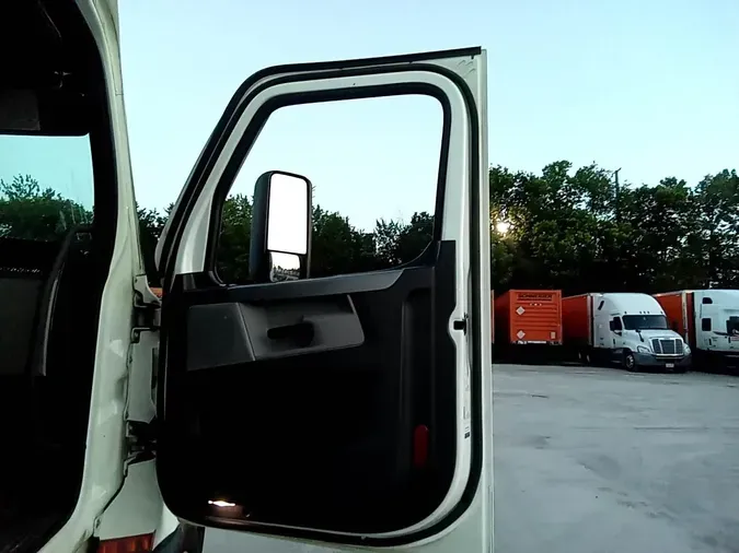 2021 Freightliner Cascadia 126