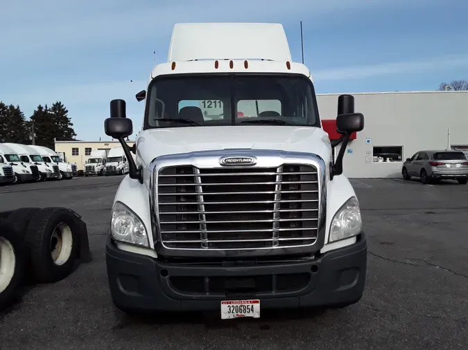 2017 FREIGHTLINER/MERCEDES CASCADIA 113