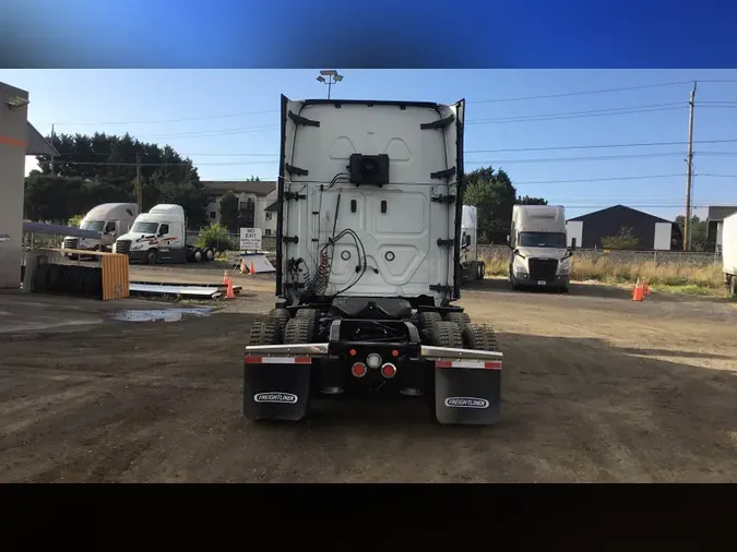 2021 Freightliner Cascadia 126