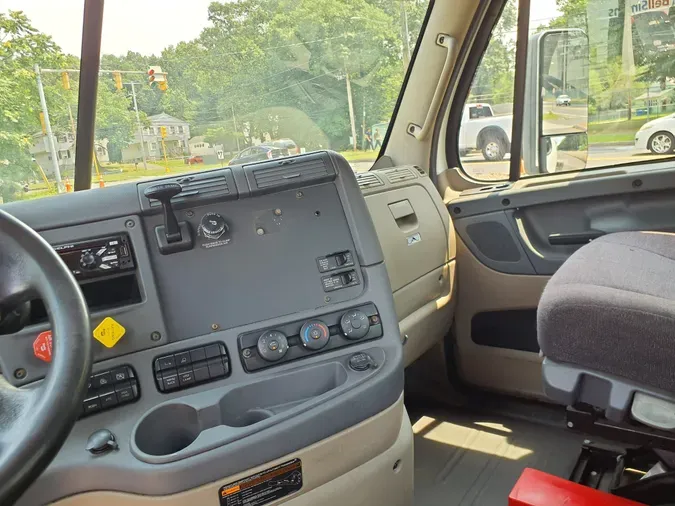 2016 FREIGHTLINER/MERCEDES CASCADIA 125