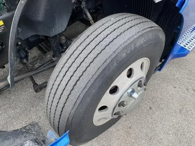 2022 Volvo VNL64T760