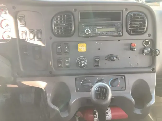 2015 FREIGHTLINER M2 106
