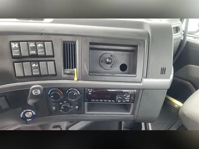2020 VOLVO VNL300
