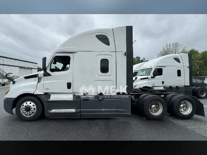 2021 FREIGHTLINER Cascadia 126