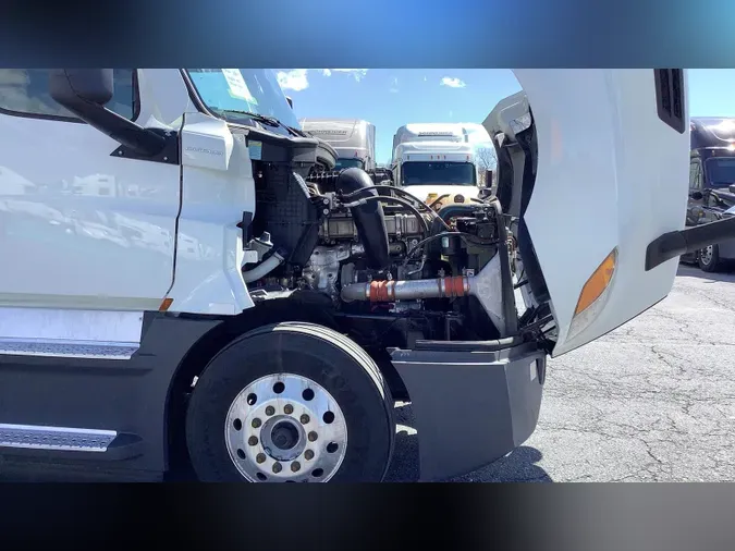 2021 Freightliner Cascadia 126