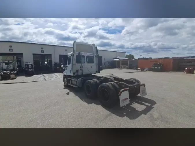 2019 Freightliner Cascadia 126