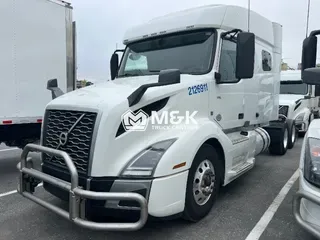 2022 VOLVO VNL64T740