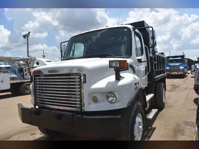 2005 FREIGHTLINER BUSINESS CLASS M2 106