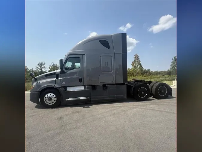 2022 FREIGHTLINER CA126