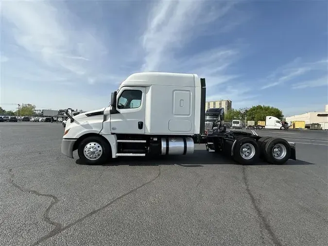 2019 FREIGHTLINER CASCADEVO1