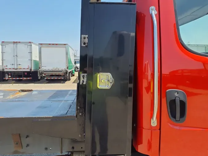 2018 FREIGHTLINER/MERCEDES M2 106