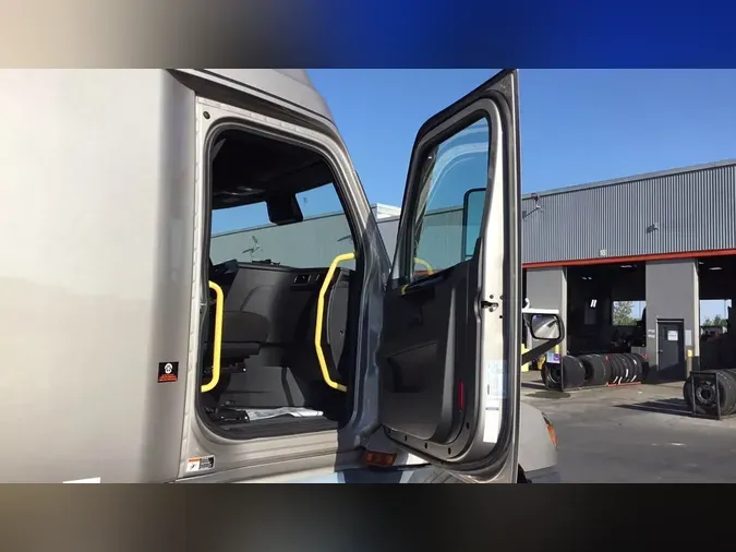 2025 Freightliner Cascadia 126