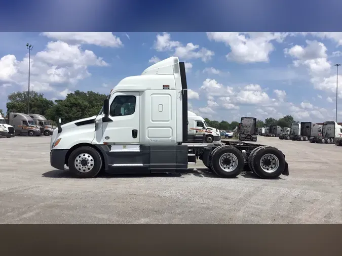 2020 Freightliner Cascadia 126